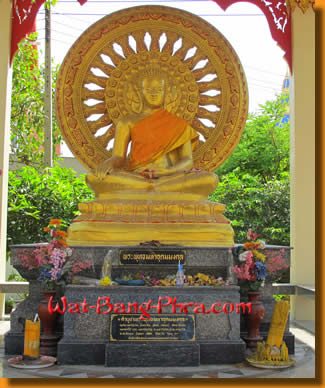 A big golden Buddha with sacrifices at Wat Bang Phra