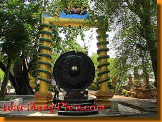 A huge, about 5 meter tall ancient gong at Wat Bang Phra in Thailand